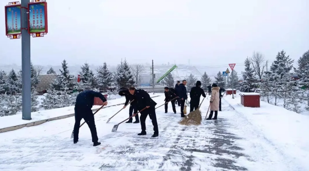 文明创建我先行——多宝网页版_多宝(中国)组织员工开展积雪清扫活动(图2)