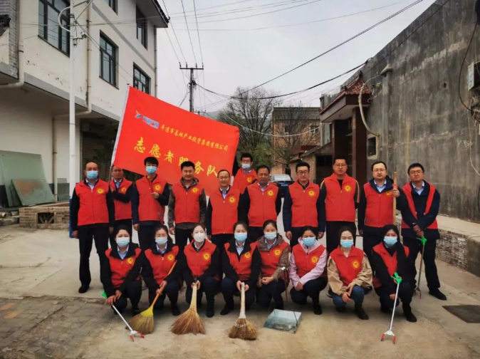 多宝网页版_多宝(中国)赴包抓共建村社开展卫生清扫志愿服务活动(图1)