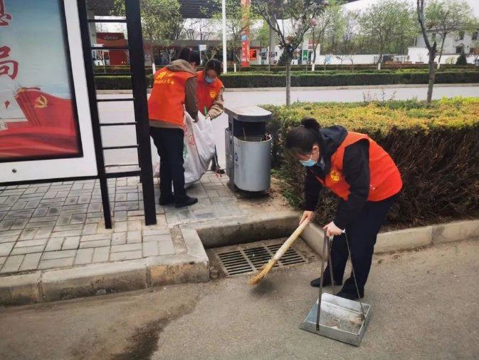 多宝网页版_多宝(中国)赴包抓共建村社开展卫生清扫志愿服务活动(图5)