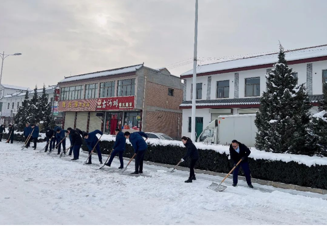 筑起安全墙 照亮乡村路——多宝网页版_多宝(中国)鼎力支持包抓共建村社文明创建工作(图7)