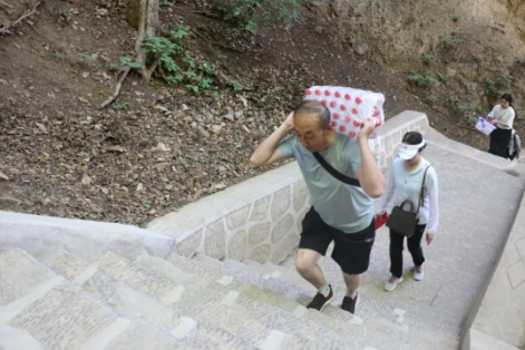 助力文旅市场 展示产投风采——多宝网页版_多宝(中国)组织开展员工登山比赛活动(图6)