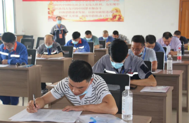多宝网页版_多宝(中国)泓盛达公司在“焊工”技能大赛中取得好成绩(图2)